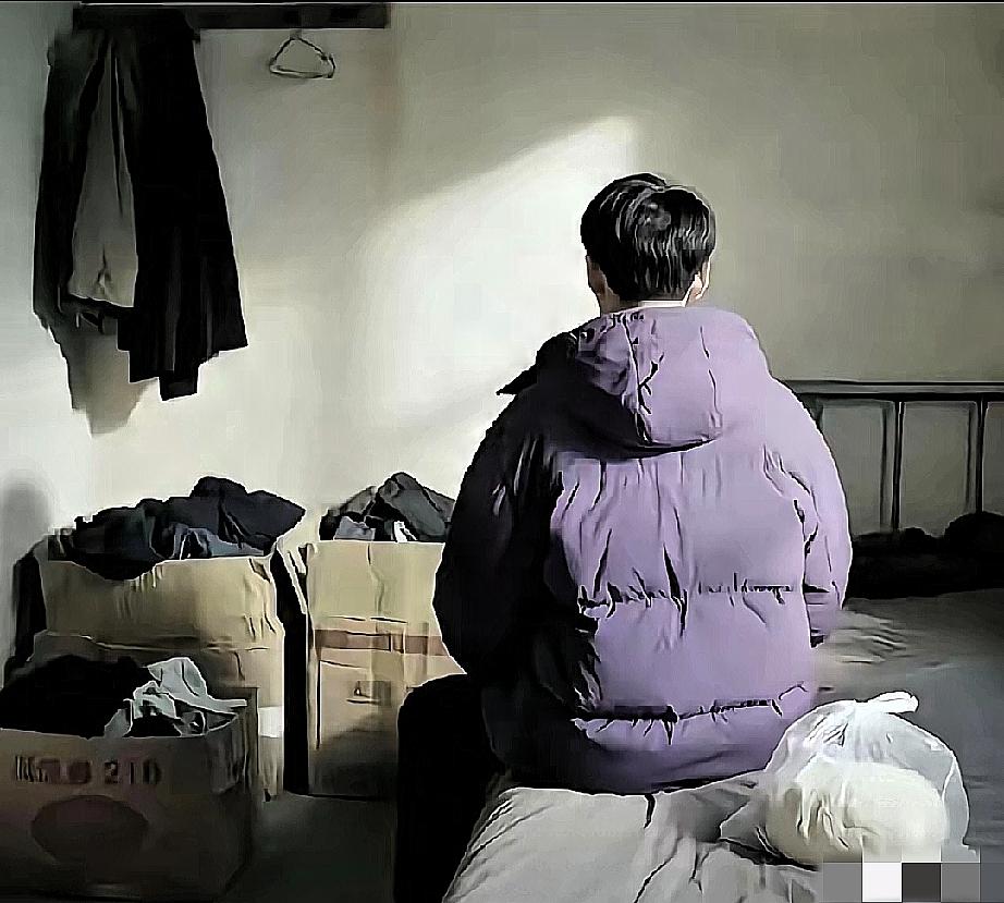 看这张图，你能认出是谁吗？有人说是“小于”，但我真的看不出来。毕竟在大家印象里，
