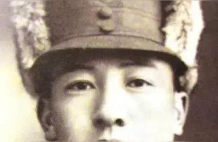 1949年9月，马继援携带几十箱黄金从西宁机场仓皇逃离，为了让留下的军官卖命，他