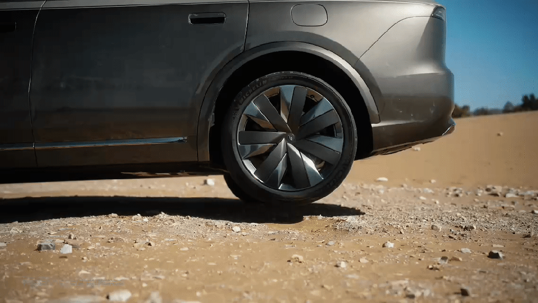 我想到一个问题，你说理想汽车的老车主和之前没买过理想的人看2026理想L9的感觉