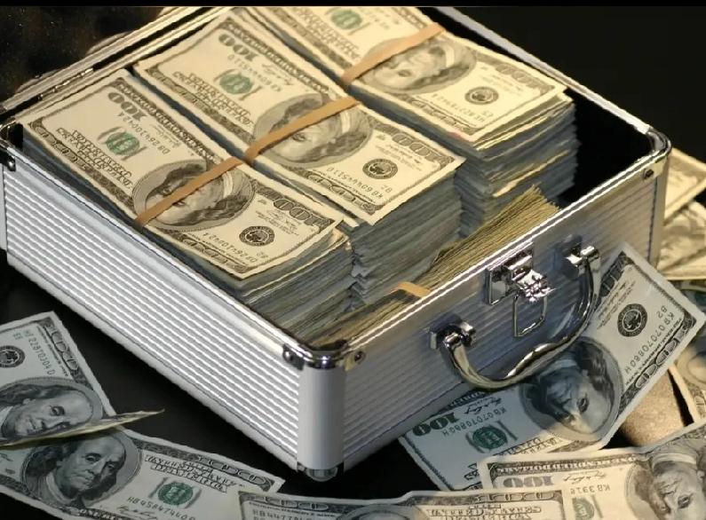 我一直有个问题想不明白，中国在香港发行了40亿美元的债券，被抢购一空，发行了40