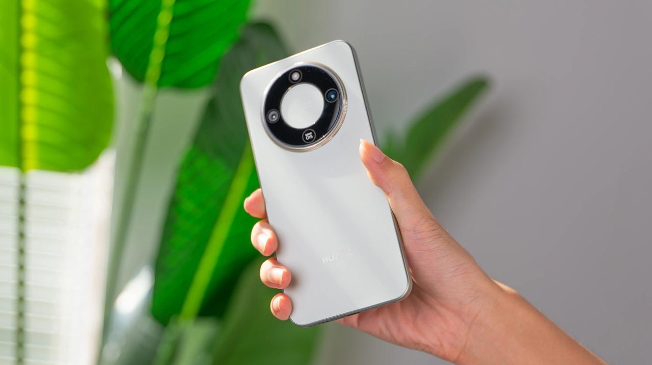 去年我最佩服的手机既不是iPhone17、华为Mate80以及小米17，恰恰是荣