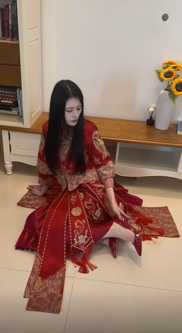 姐姐快结婚了，试试衣服合不合身