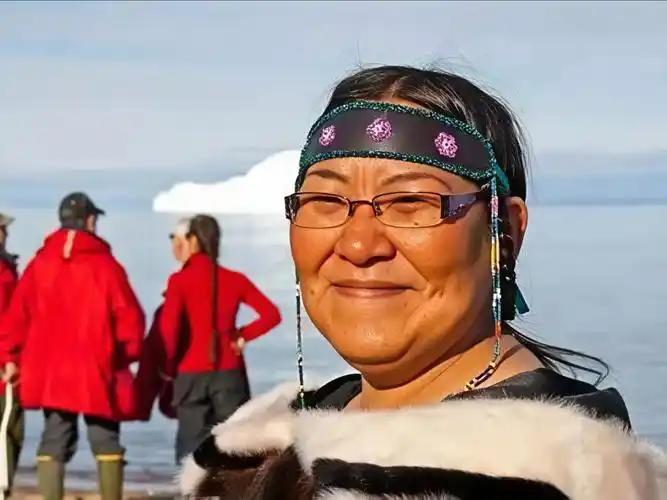 生活在格陵兰岛上的因纽特人，为什么长得有点像中国人？最近翻资料才知道，人家祖