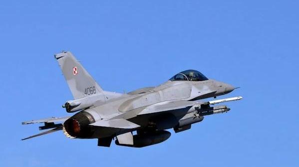 谁也没想到，秘鲁不想买美国的战机的事直接闹大了，国防部长和外交部长接连不干了，就