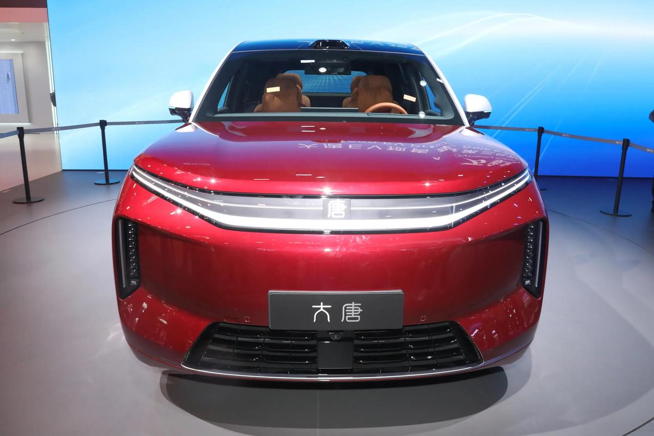 2026北京车展这波，比亚迪绝对是全场最亮眼的主角。4月25日，王朝