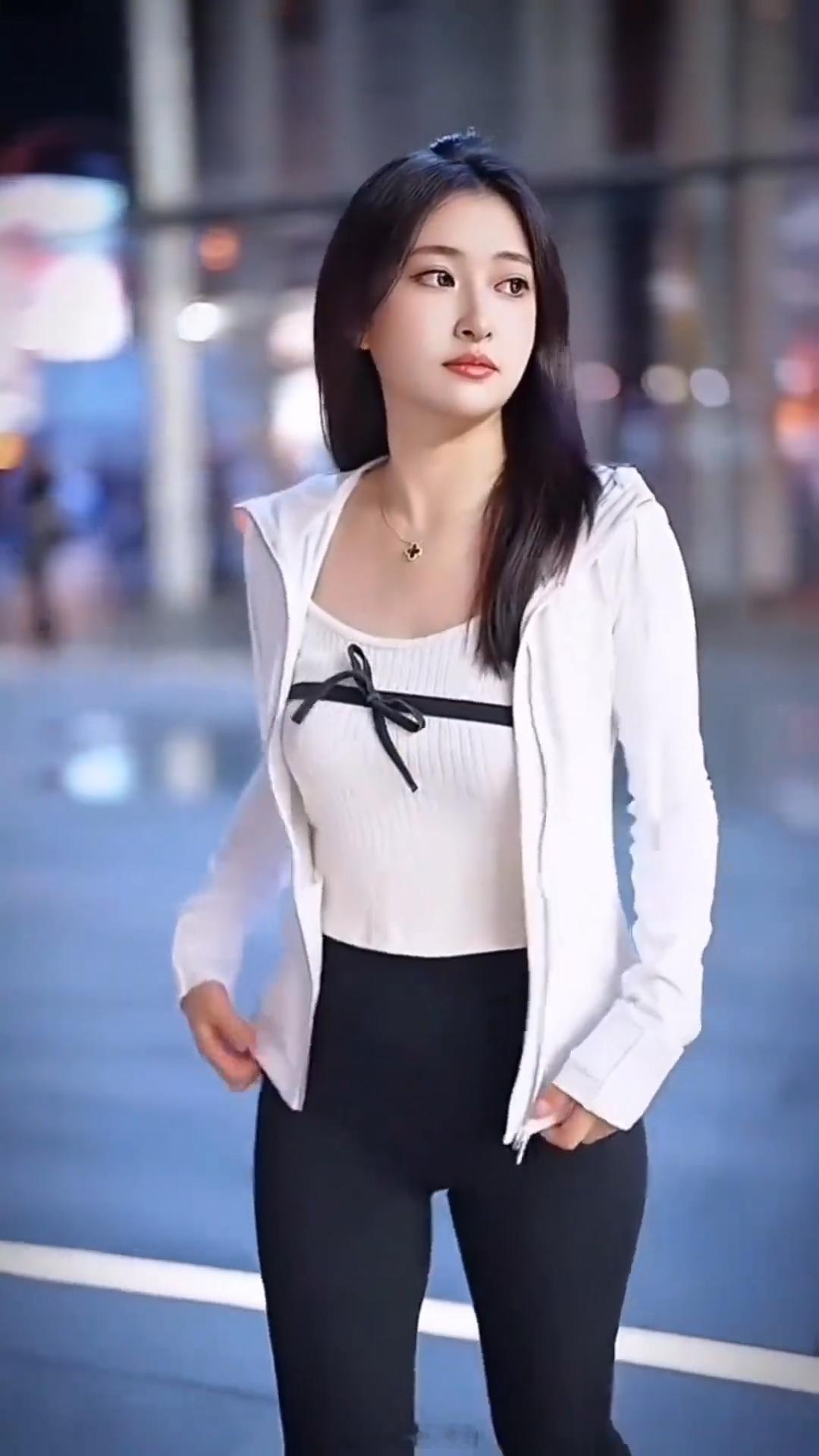 【成都街拍】你爱上哪个小姐姐？丨摄影拍照每日穿搭