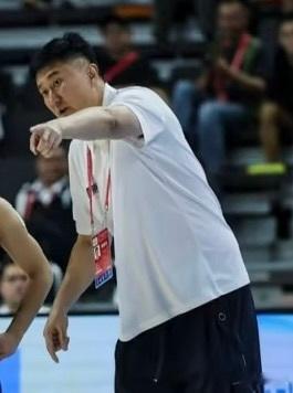 恭喜广东队如愿夺冠，时隔12年，太不容易了，但就决赛这场较量，基本没啥悬念，广东