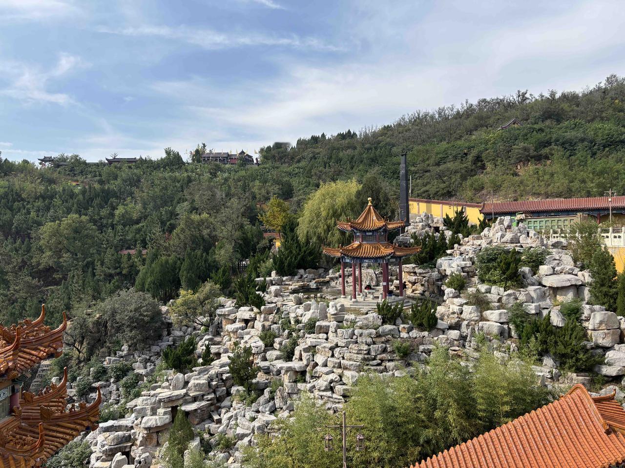 晒一晒蓝天白云下的景色