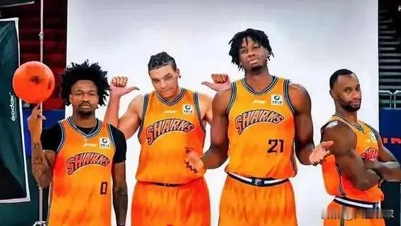 两消息！CBA开出大罚单！重罚上海和大白边！郭艾伦下家悬念揭开CBA休赛期迎
