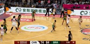 中国女篮世预赛最后一场爆发了，83:71战胜了巴西女篮，其中老将韩旭和王思雨表现