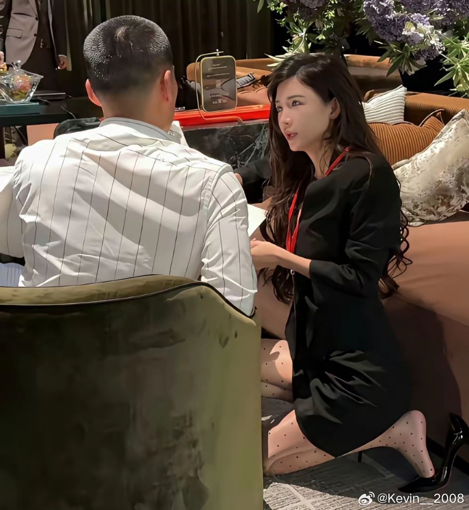 看来当销冠真不容易啊这服务态度太敬业了