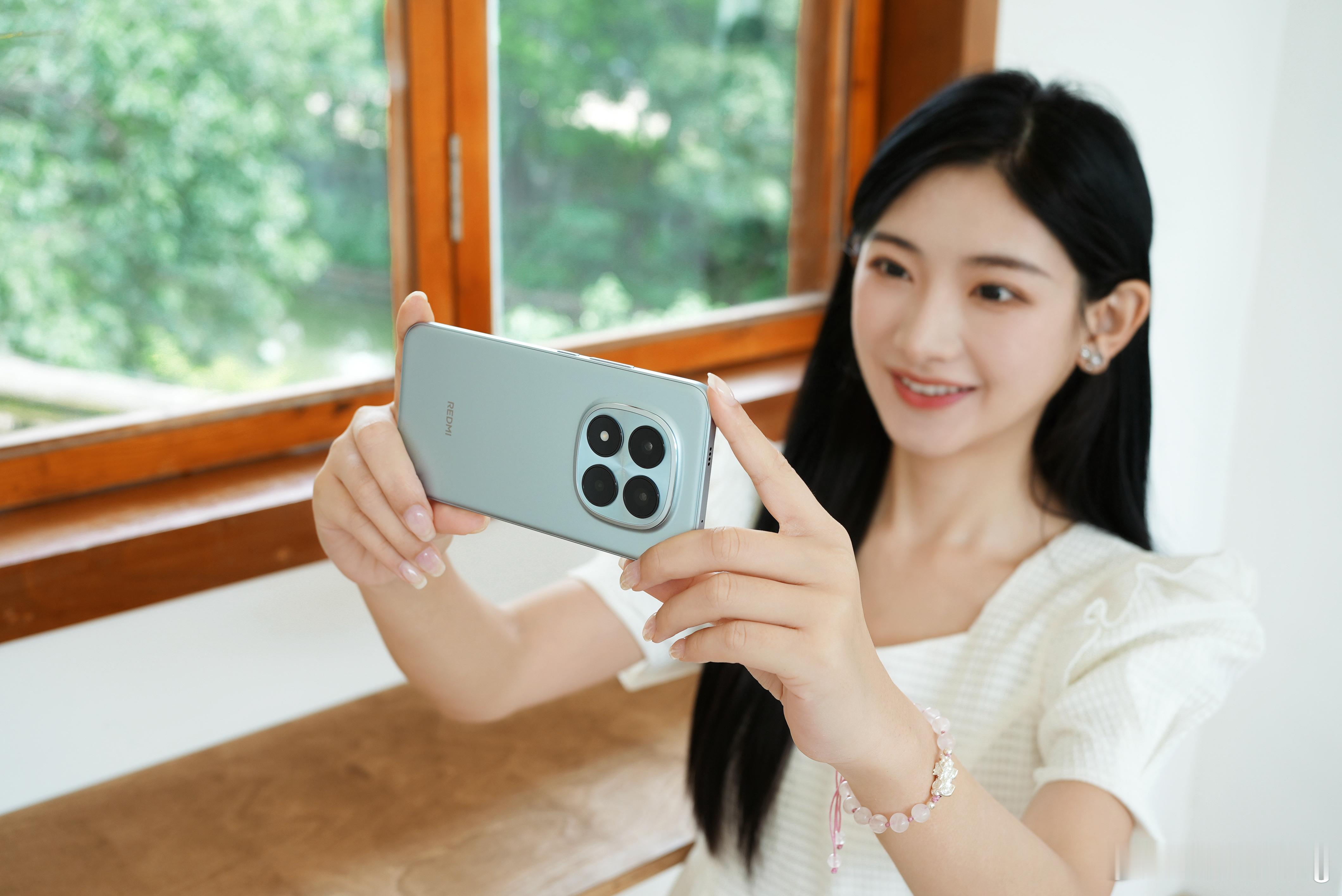 发几张REDMINote15Pro+的图赏。1899元起是真的香，又抗造性