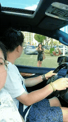 老公看了一眼窗外的美女，老婆吧唧吧唧说个没完。男人偶尔看看美女，不是很正常吗