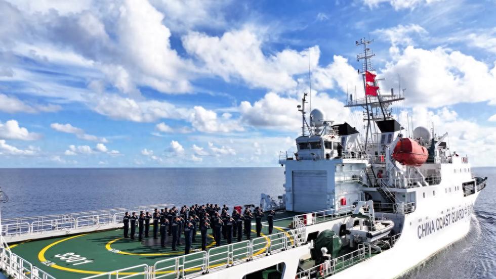 十月一日，新中国迎来77周年华诞，从渤海之滨到南海岛礁，一面面五星红旗伴随庄