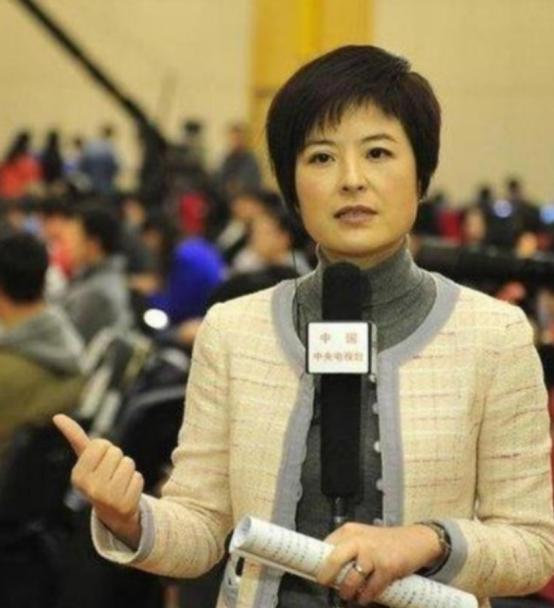 42岁的央视主持人张泉灵辞去工作后，趁着60岁的丈夫不注意，带着存款147万，前