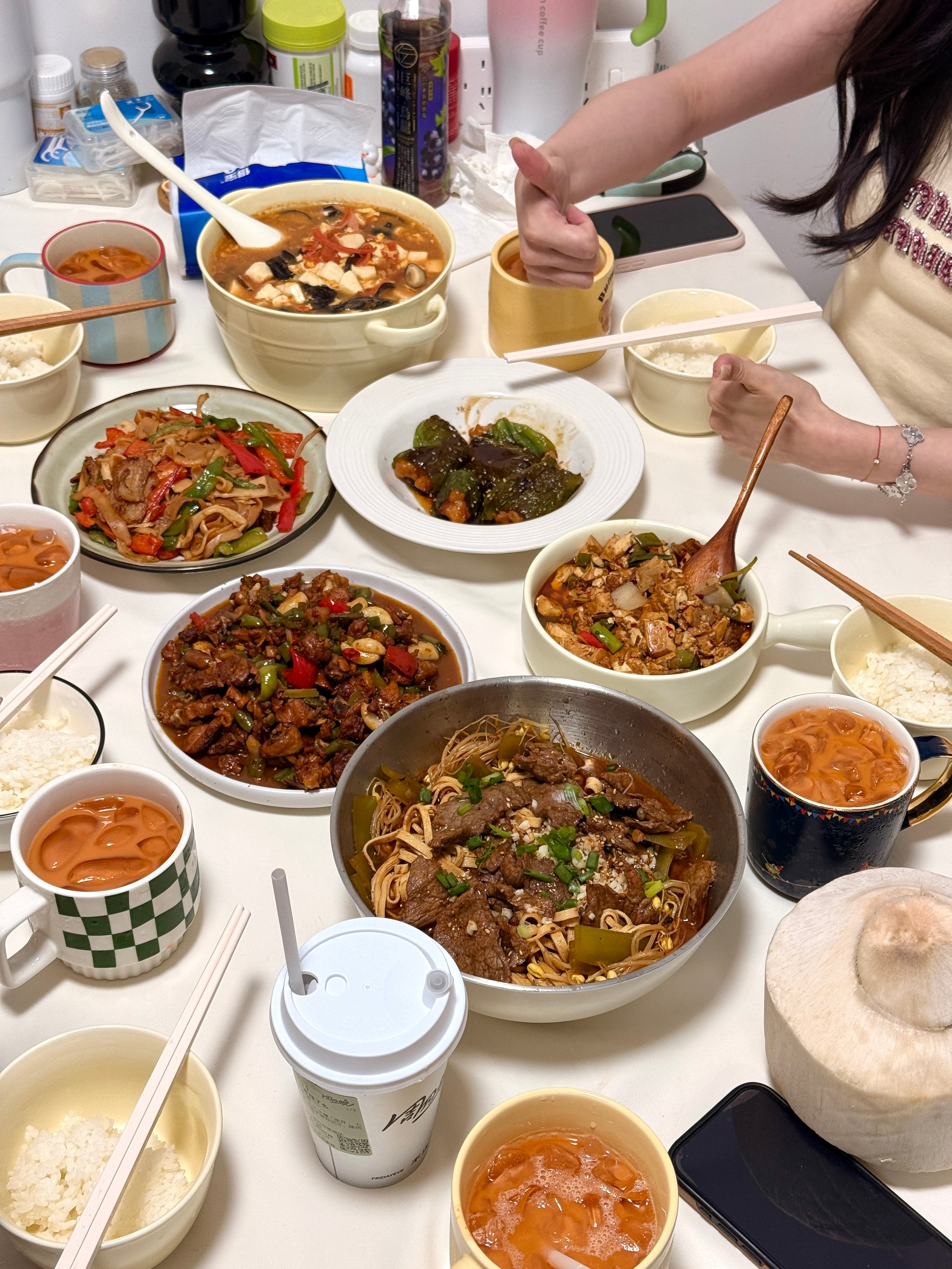 李师傅忙碌了三个小时终于也是吃上了​​​