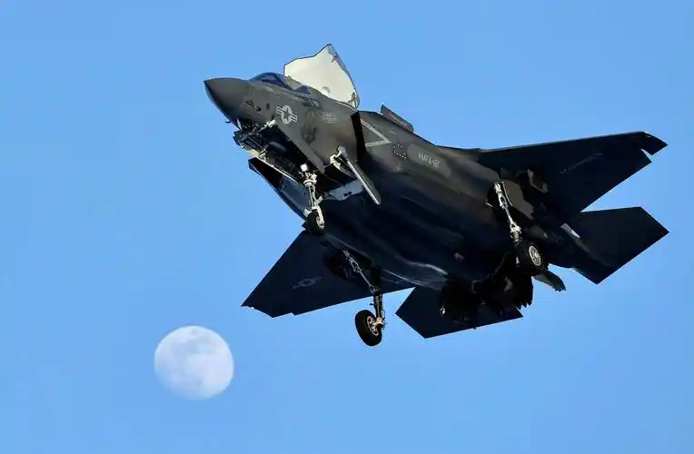 沙特与美国敲定的这批F-35，和歼-20、歼-35属于同一代际。中国眼下把主要精力放在六代机上，网上