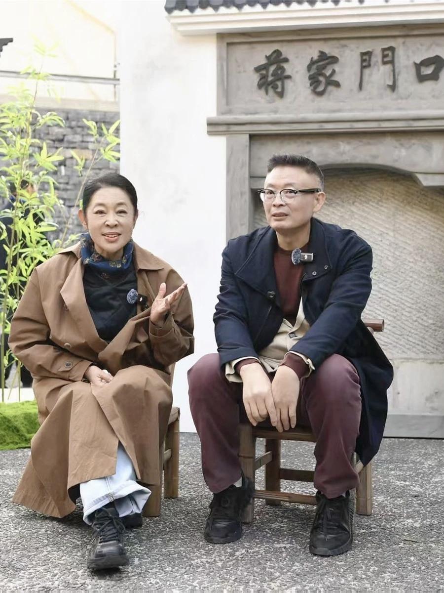 2026年1月10日下午，天气晴朗，原央视著名主持人倪萍，现身著名作家、茅盾文学