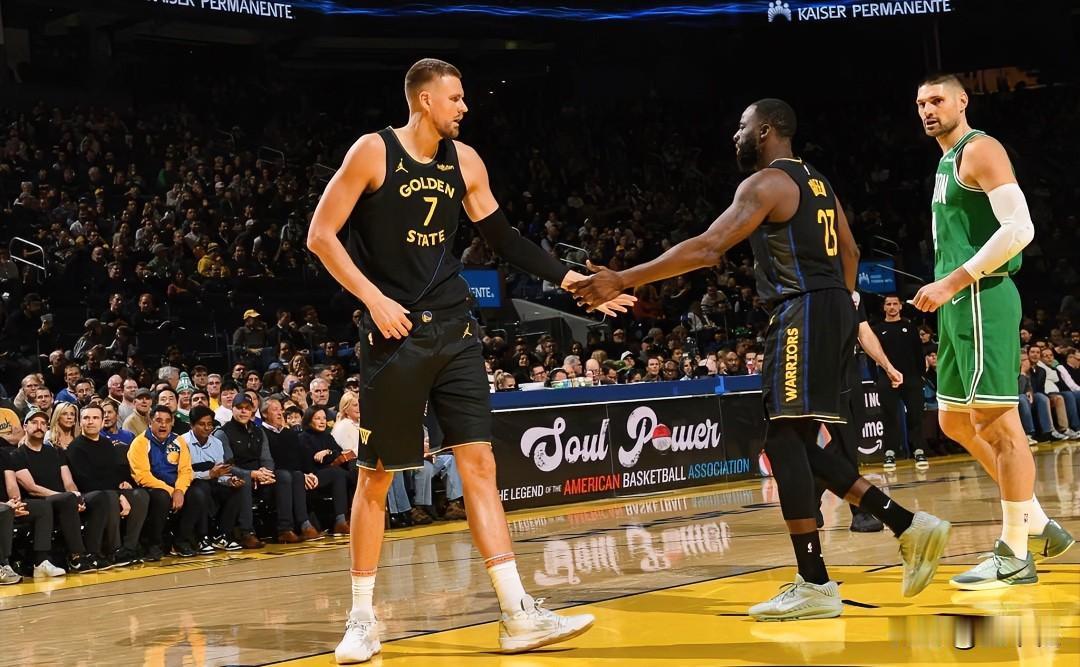 除了格林以外，勇士打出一场“尊严之战”。虽然球队落后30分，但是科尔仍然在第