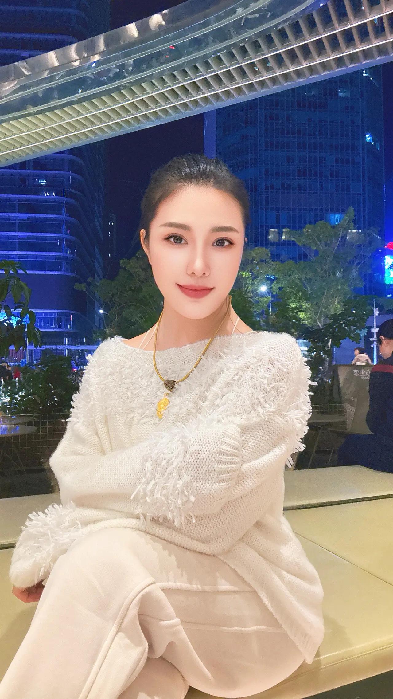 饥肠辘辘时，一碗白米粥冒着氤氲热气，软糯清甜的滋味漫过舌尖，暖了胃也抚了心，这份