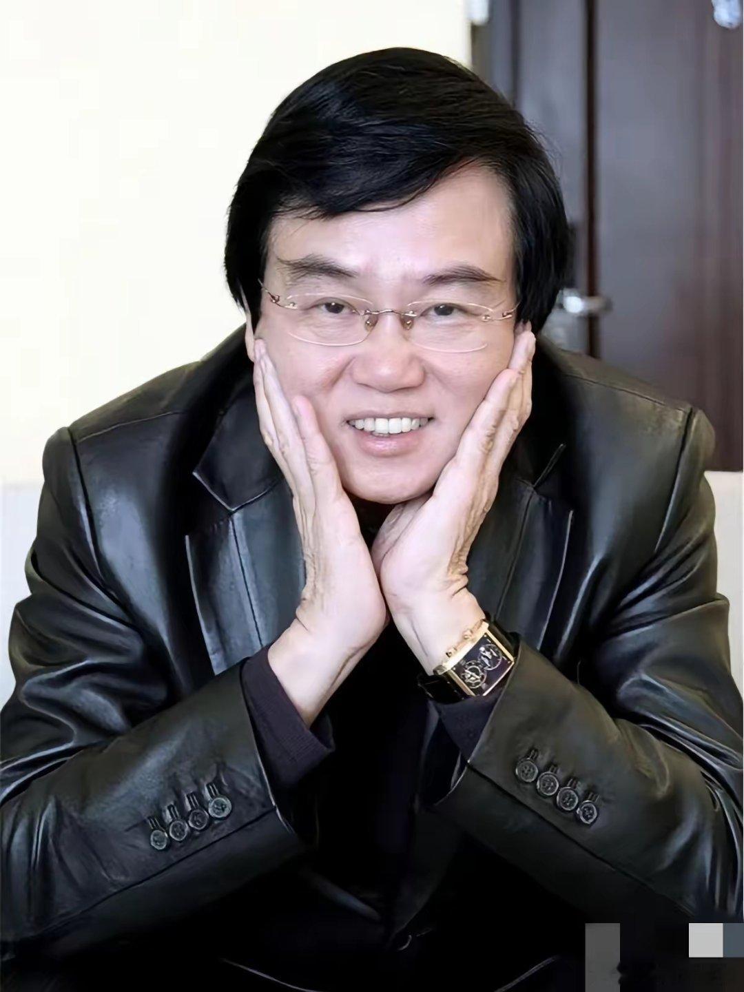 这个世界，我最想不通的人就是黄百鸣了，明明都80岁了，早已实现了财富自由，却还要