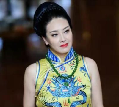 30岁的贾妮对同居了8年的申军谊说：“我们已经恋爱同居8年了，你要是再不娶我，我