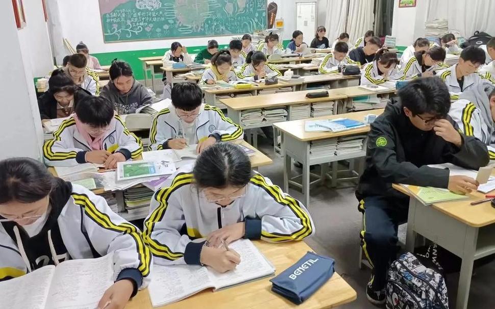 高中三年，哪一年最危险？很多人说高二，其实不是，虽然高二的知识点更难，上课节