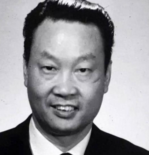 1986年，我国潜伏美国长达37年的王牌特工金无怠被捕，在面对严酷审讯时，他突然