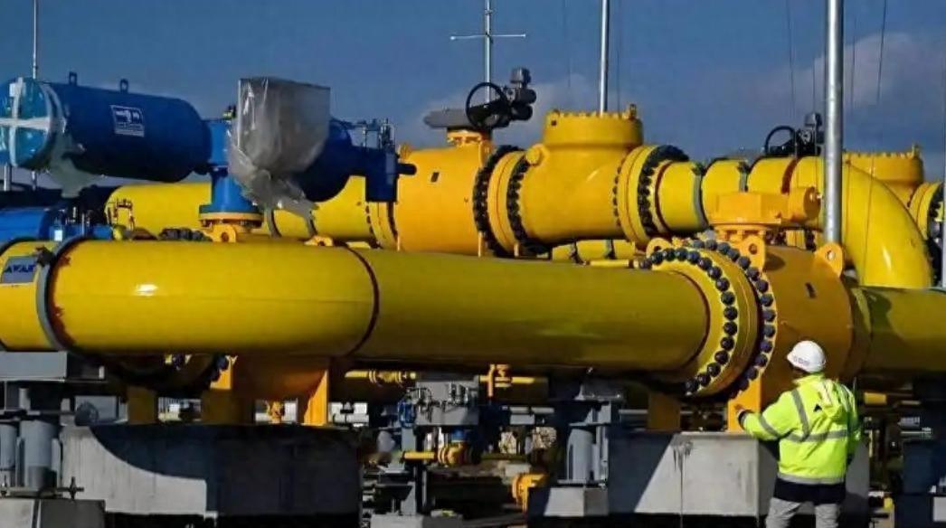 现在放眼全球，最怕接半夜来电的，恐怕就是莫迪老仙了。特别是国际货币基金组织打来的