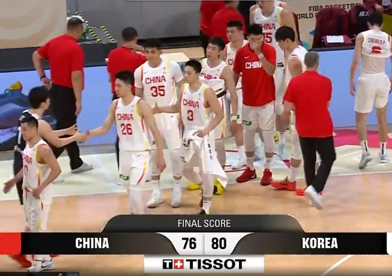 中国男篮76-80韩国，不得不说的几点：1.中国男篮今晚的战术真的太复古了，老