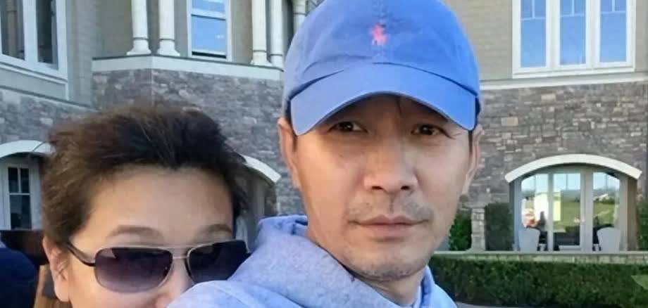 57岁江珊曾被嘲“鲜花插牛粪”，如今二婚丈夫竟被“万人追捧”