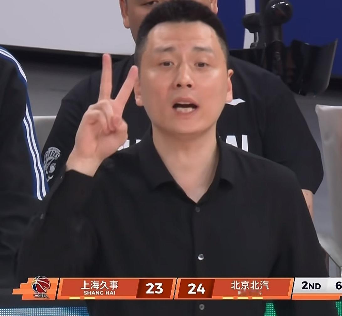 京沪之战，单就两场比赛的第四节情况看，上海队的阵容根本无法匹配北京队，两个客场很