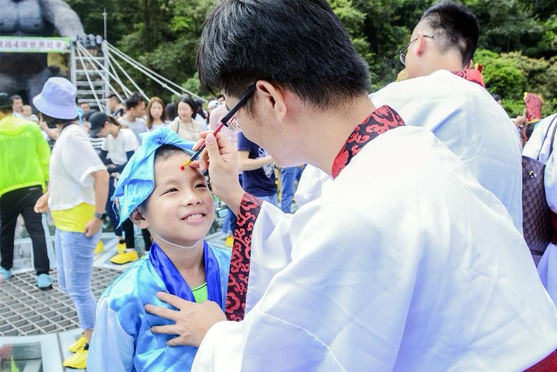 **“孩子未来差不了！聪明父母都做对了这4件事，第3件太关键！”**在当今快