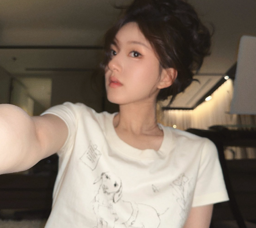 爱意在厌阳高照中灿烂，思念在星火斑斓中沉沦