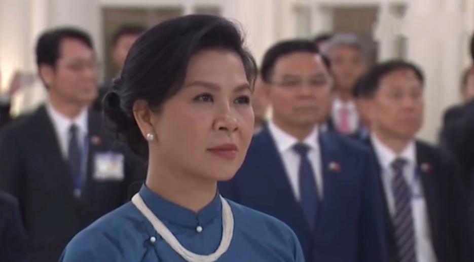 苏林为韩国总统李在明举行国宴，越南第一夫人穿雾霾蓝奥黛长裙超精致端庄！4月22