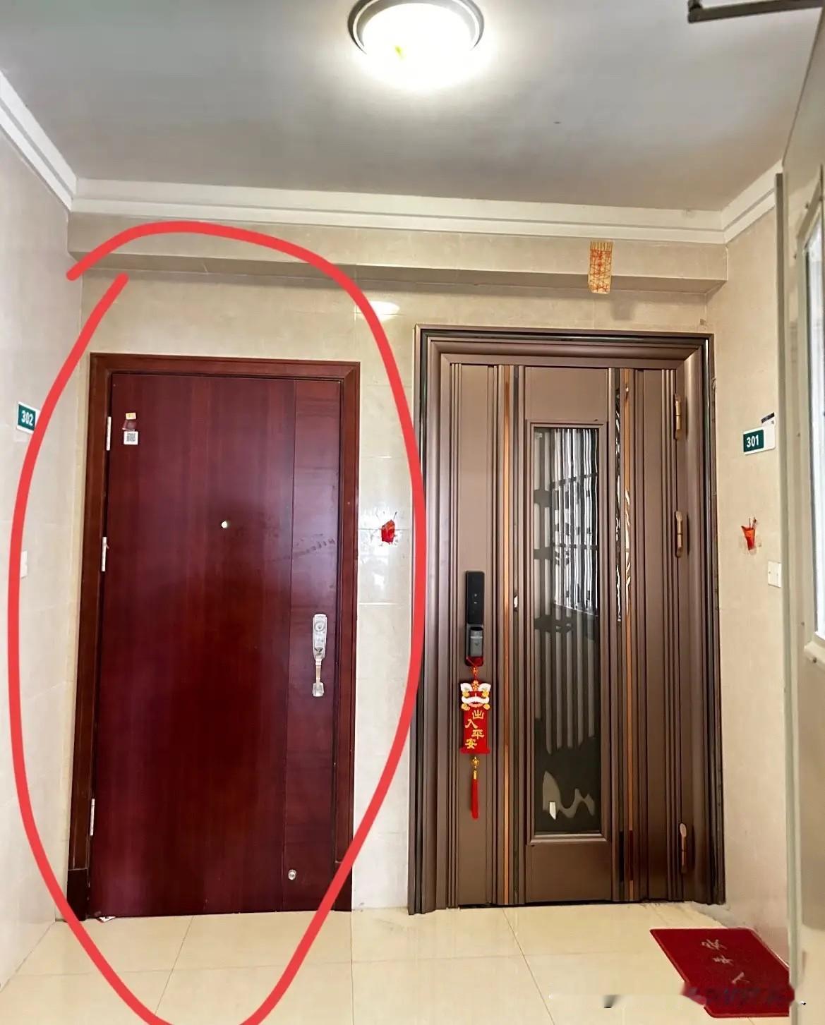 前阵子老邻居把房子卖了190万，一家人开开心心搬去南方定居了。才过去一个月，新邻