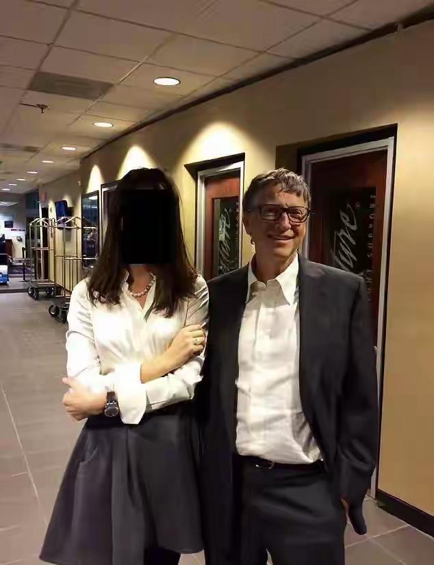 这下全网都知道了，你还用比尔盖茨的windows操作系统吗？比尔盖茨还在世界各