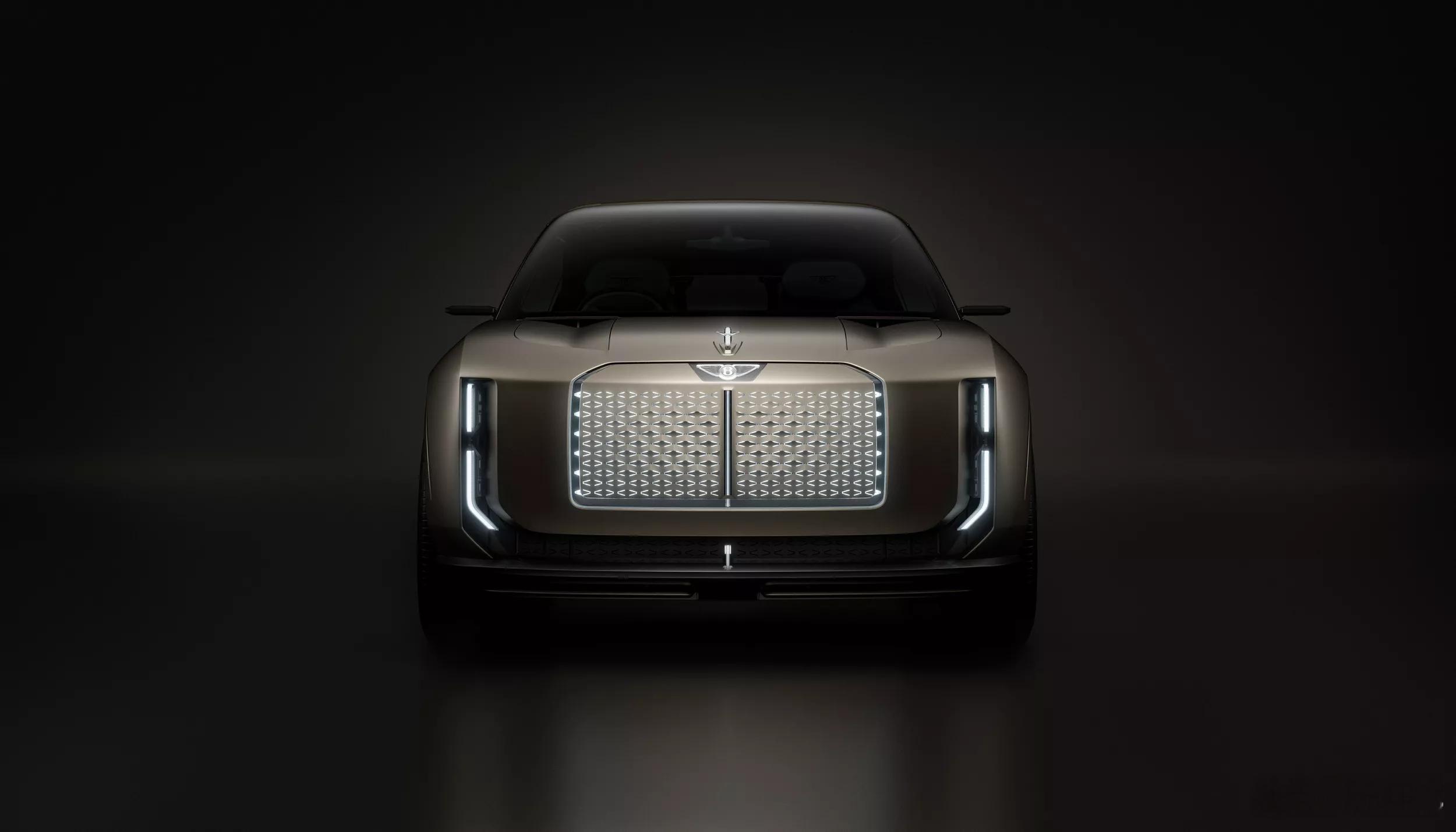 宾利预告了他们首款纯电SUV的一些细节，新车预计明年年底全球首发，随后在2027