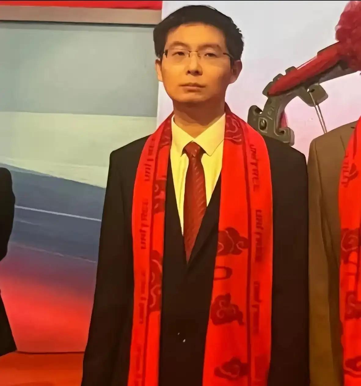 100块钱报销都要找创始人亲自批？我就纳闷了，这公司都上市了，还市值两千多亿，连