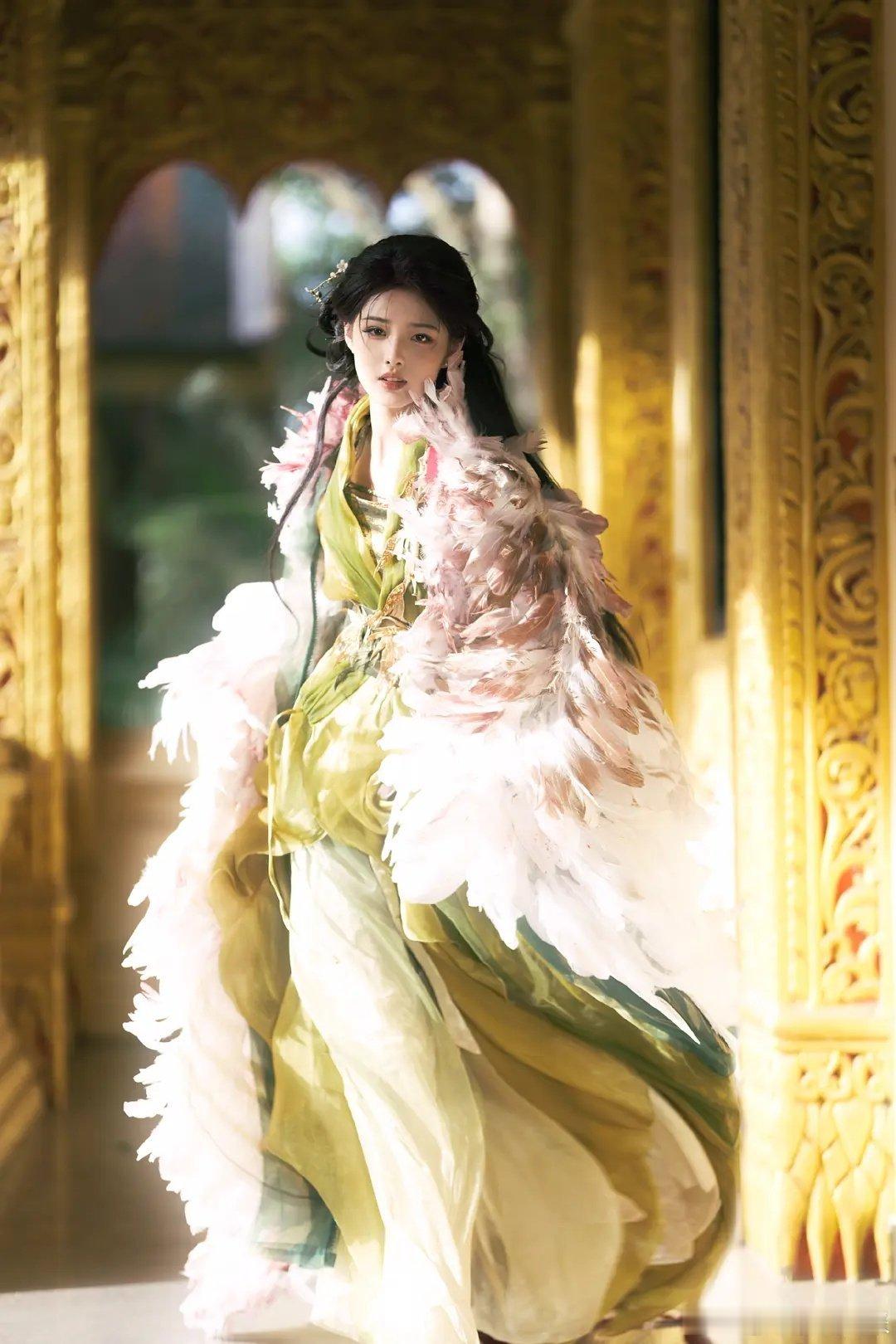 艾米今日营业，真的很美，而且她有演员的质感，长相也是很受欢迎的那种类型