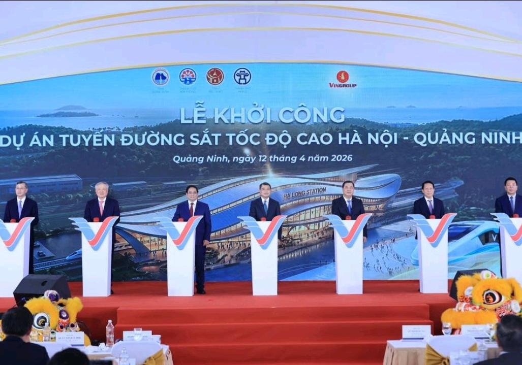 “120公里、56亿美金、工期2年8个月”，越南把首条高铁押到了德国身上。这个舍