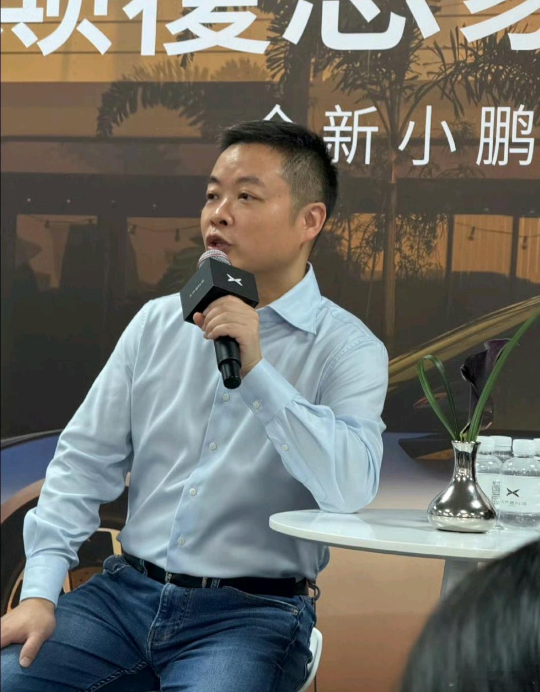 恭喜小鹏成为真正落地的VLA第一人所以，到底什么是VLA？？？此VLA是彼VLA