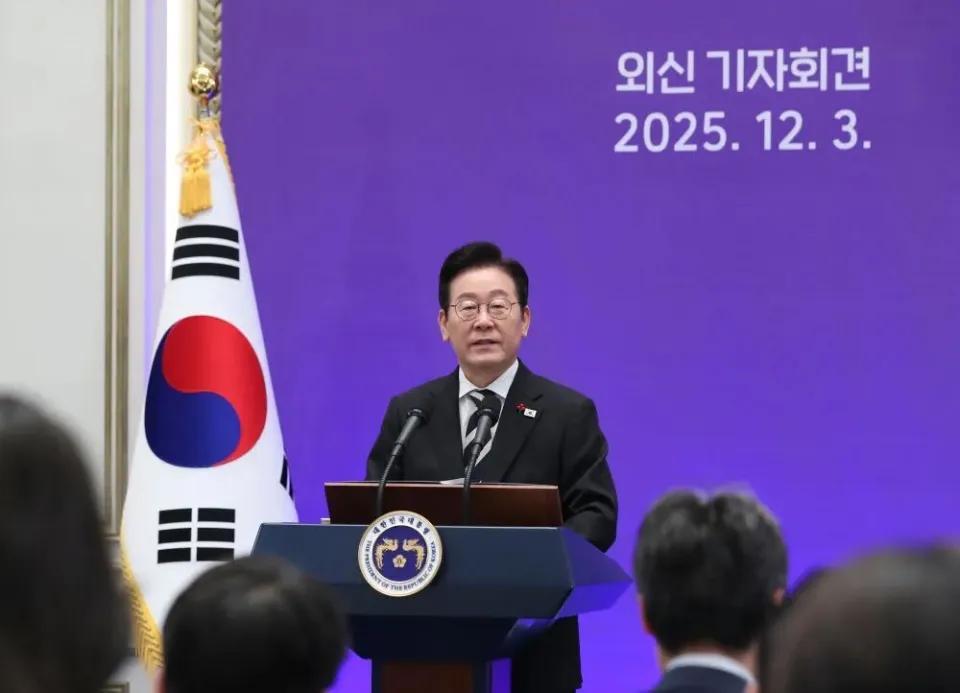 从64%暴跌至46%！韩国总统支持率“大跳水”，青瓦台魔咒又来了？韩国总统李