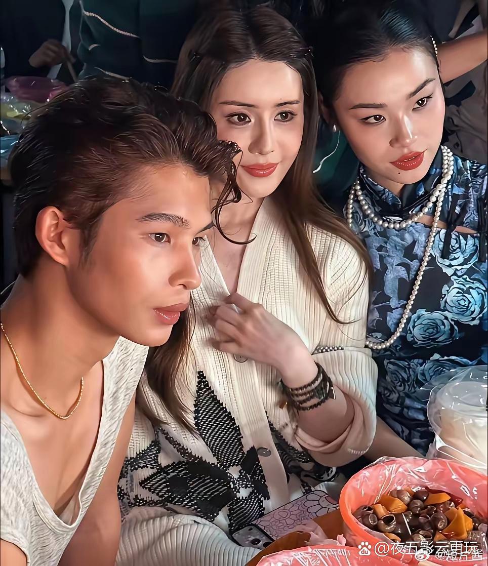 韦雪比直播间看起来老多了！