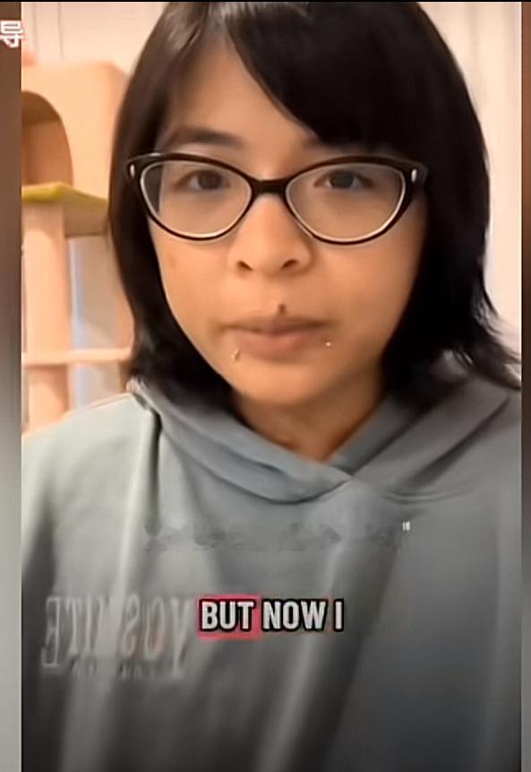 这个妹子一直以为她是柬埔寨人，但是后来才发现她的妈妈是中国人，他的爸爸是中柬混血