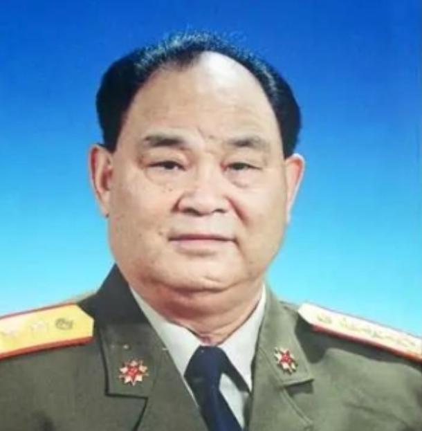 🌞1992年3月，成都军区司令张太恒到北京开会，这时中央军委秘书长杨白冰告