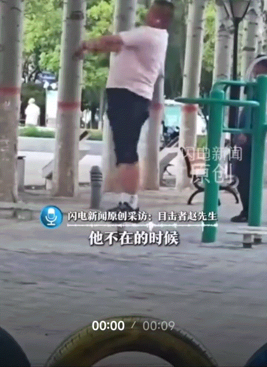 内蒙古包头，一男子在公园闲逛时，无意间看到一个大哥在公园健身器材转盘上游刃有余的