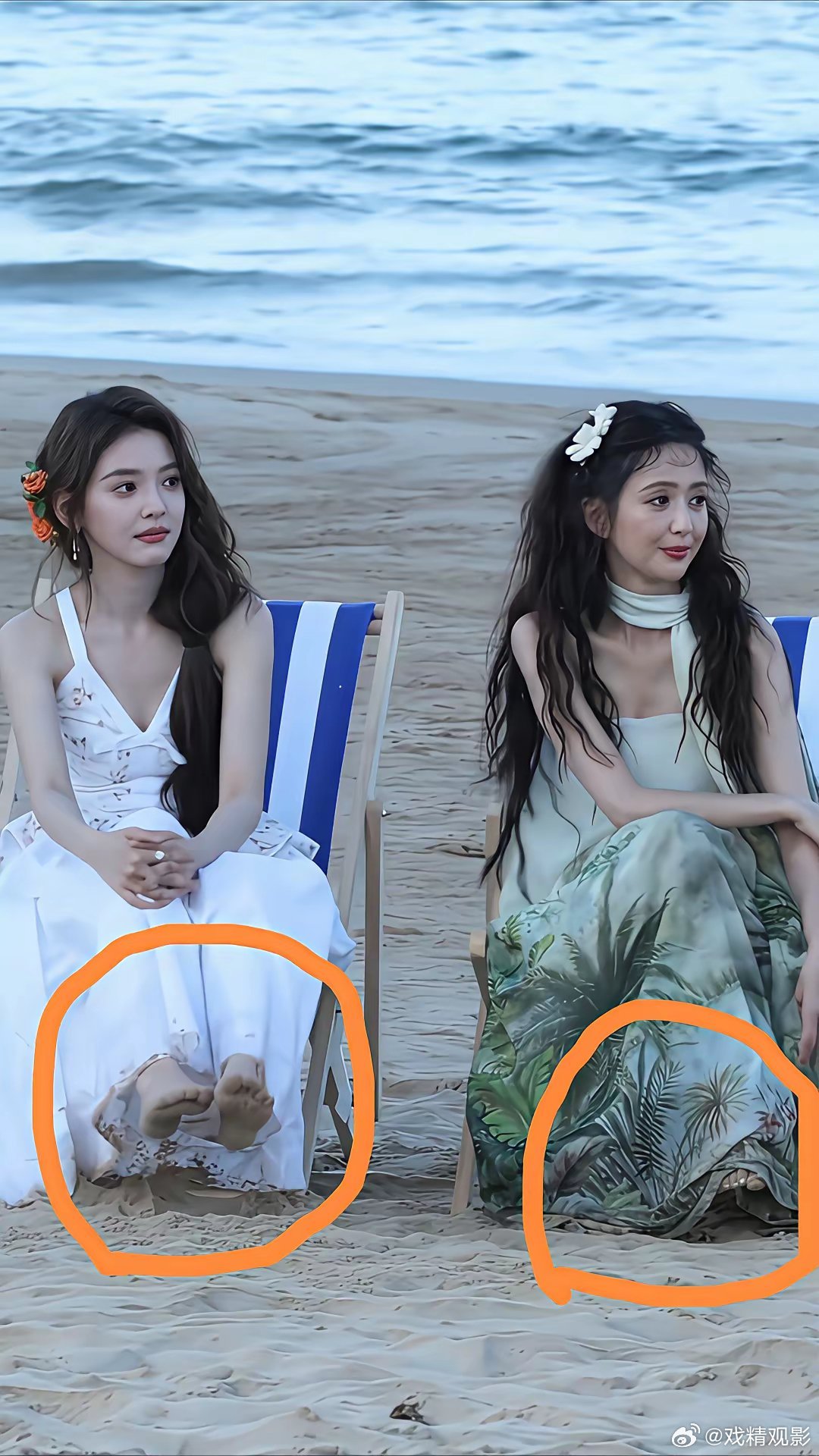 原来女明星的精致只在镜头里！佟丽娅章若楠沙滩上光脚，这脚丫子回去不得搓三遍香皂？