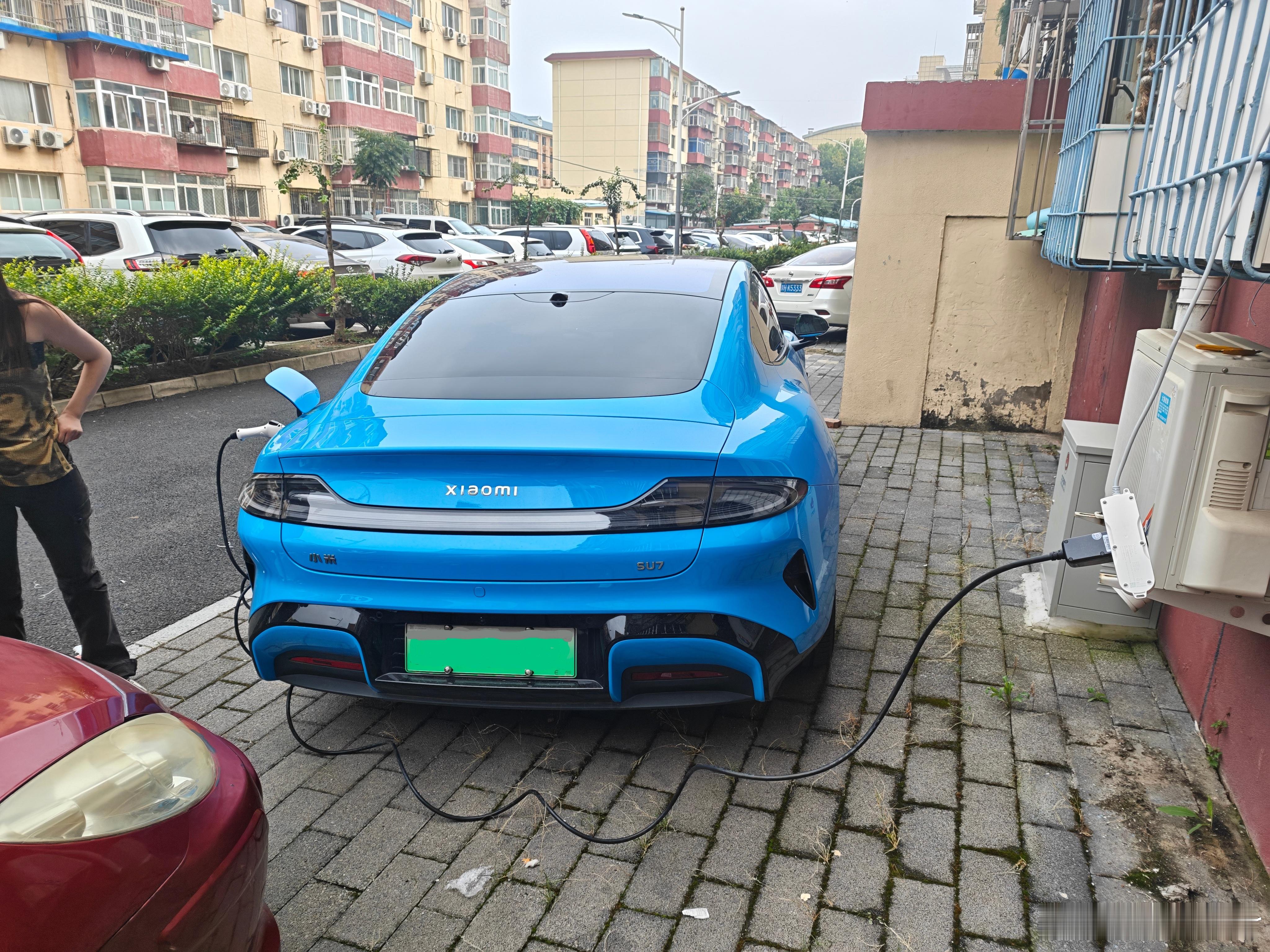 那充手机的东西给车充电，能充上不（节目效果请勿模仿）