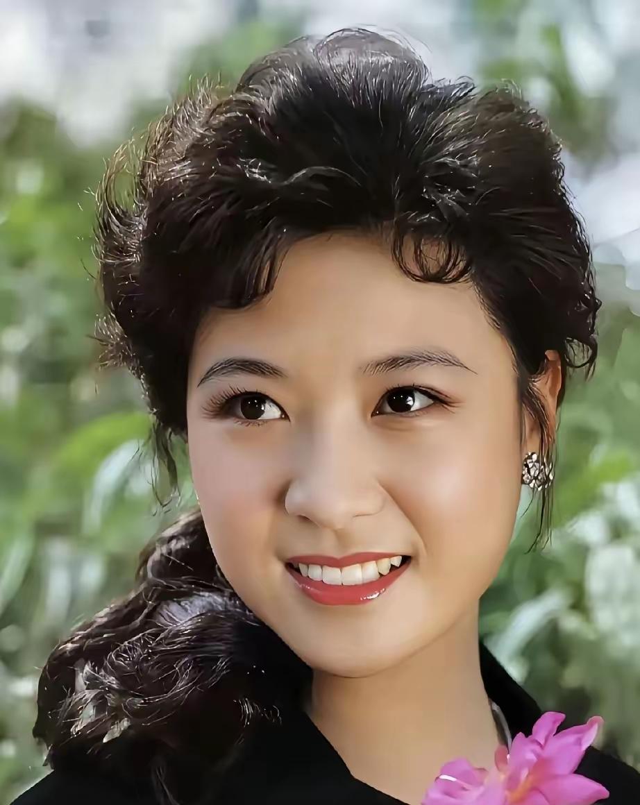 王馥荔，国民级老戏骨，被誉为“天下第一嫂”！荧幕上她塑造的乡村大嫂形象鲜活质朴，